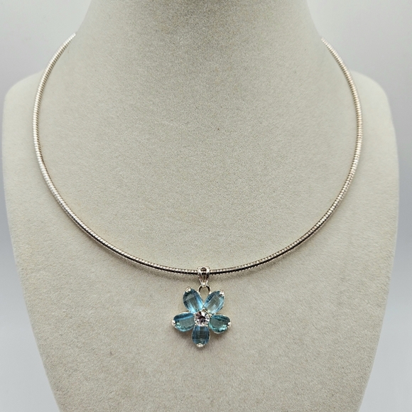 VINTAGE Avon Silver Tone Blue Rhinestone Flower Pendant Choker Necklace Signed - Picture 1 of 7
